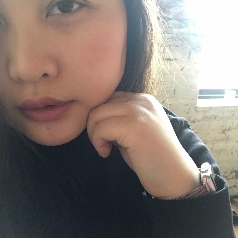 Meet your Posher, Mona